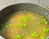 Foto langkah ke 2 dari resep Sayur Sop Bakso Ayam.
