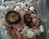 Foto del paso 2 de la receta: Pollo con boletus deshidratados y champi
