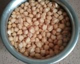 A picture of step 1 of Chole with stuffed bhature.