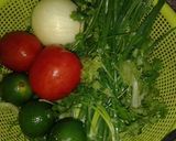 Hình bước làm 1 của món Tép tươi trộn xà lách