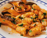 Foto del paso 6 de la receta: Langostinos y setas Eryngii al ajillo