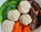 Foto langkah ke 3 dari resep Soup Hiwan (Bakso Ikan).