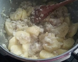 Foto del paso 7 de la receta: Patatas en salsa verde con merluza