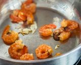 Hình bước làm 1 của món Canh Cải Brussels Củ Dền Tôm Khô