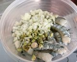 Une image de l'étape 11 de Gambas sauvages au poivron, céleri, coriandre et citron vert.
