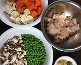 Tárkonyos-tejszínes csirkeragu leves recept fázis 1 fotója