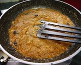 A picture of step 3 of Suji besan halwa.