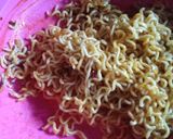 Foto langkah ke 1 dari resep Sandwich Mie Goreng.
