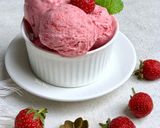 Foto langkah ke 5 dari resep Homemade Strawberry Ice Cream.