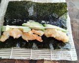 A picture of step 6 of Californian Rolls and Tuna sushi.