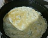 Foto langkah ke 3 dari resep Sosis Telur Gulung.