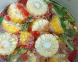 Foto langkah ke 5 dari resep Sayur asem jagung pedas.