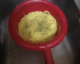 Foto del paso 1 de la receta: Pasta al ajillo con huevo frito y salchichas