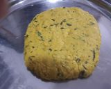 A picture of step 4 of Oats Methi Pithore.