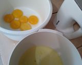 Foto langkah ke 2 dari resep Cream cheese chiffon cake.