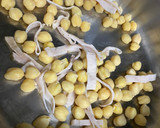 Foto del paso 1 de la receta: Ensalada de garbanzos, pavo, cherry y queso