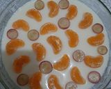 Foto langkah ke 3 dari resep Pudding Susu Topping Jeruk, Anggur dan Sirup.