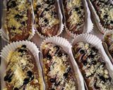 Foto langkah ke 4 dari resep Choco Blueberry Crumble Bread.