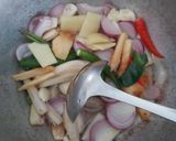 Gambar langkah 2 resipi Bihun Tomyam Putih.