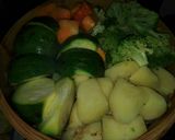 Foto del paso 3 de la receta: En vaporiera de Bamboo 🌱 Pollo con verduras