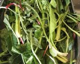 Foto del passaggio 1 della ricetta Frittata di misticanza di campo