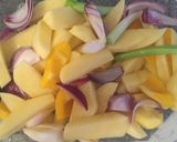 Tepsis krumpli kolbásszal másképp recept fázis 1 fotója