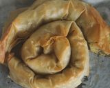 Foto langkah ke 5 dari resep Turkish Börek with soft cheese and Spinach.