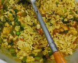 Foto langkah ke 5 dari resep Mie get Cirebon (olahan Indomie goreng yg terkenal di Cirebon).