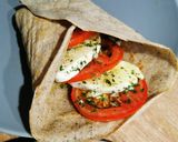 Une image de l'étape 4 de Galette de sarrasin à la salade caprese.