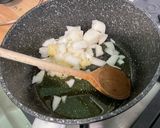 Une image de l'étape 7 de Conserve de concassée de tomates, ail, basilic et oignon blanc.