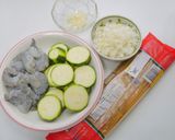 櫛瓜鮮蝦粉紅麵的食譜步驟1照片