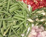 Foto langkah ke 1 dari resep Oseng Bunga Bawang Ikan Asin.