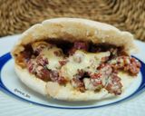 Foto del paso 7 de la receta: Pan pita con burger ibérica, panceta y salsa miel-mostaza