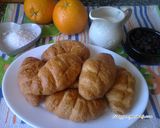 Foto del paso 1 de la receta: Pudín de croissants con crema de naranja