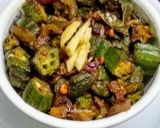 A picture of step 6 of Fried Bhindi Masala.
