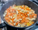 Une image de l'étape 19 de Poulet mariné aux carottes, champignons, épices et coriandre.