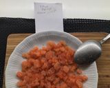 Foto del passaggio 2 della ricetta Insalatina di tartare di salmone con crema di mango