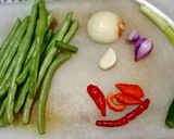 Foto langkah ke 1 dari resep Tumis Luncheon Ayam dan Buncis.