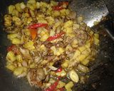 Foto langkah ke 7 dari resep Sambal Goreng Telur dan jeroan ikan Gabus (Haruan) & kentang.