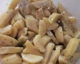 Tűzdelt karaj zöldfűszeres, joghurtos burgonyával recept fázis 6 fotója