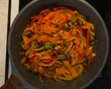 Φωτογραφία βήματος 3 της συνταγής Noodles με λαχανικά και κοτόπουλο 🍜