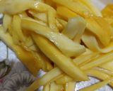 A picture of step 1 of Mango salad..