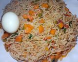 A picture of step 4 of Fried noodles.