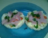 Foto del paso 2 de la receta: Pizzetas de galletas de arroz con queso muzzarella, roquefort, cherry y albahaca