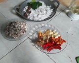 Foto langkah ke 1 dari resep Serundeng ikan pindang.