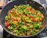 Une image de l'étape 13 de Courgettes, poivrons et tomates à l'agneau et épices.