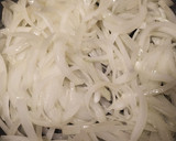 Foto del paso 2 de la receta: Tosta de rulo de cabra con cebolla caramelizada