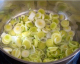 Foto del paso 2 de la receta: Vichyssoise de puerro calabacín y patata con huevo (Vichisua)(crema de verdura)