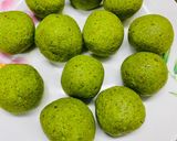 A picture of step 5 of No Fry Spinach Cheese Balls.