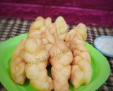Foto langkah ke 4 dari resep Donat kepang empuk (resep Pak Imam Abu Salman).